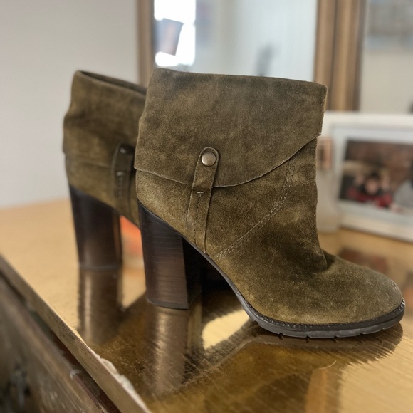 Franco Sarto Shoes - Olive Green Suede Bootie Sz 6 Christmas Fall Holiday